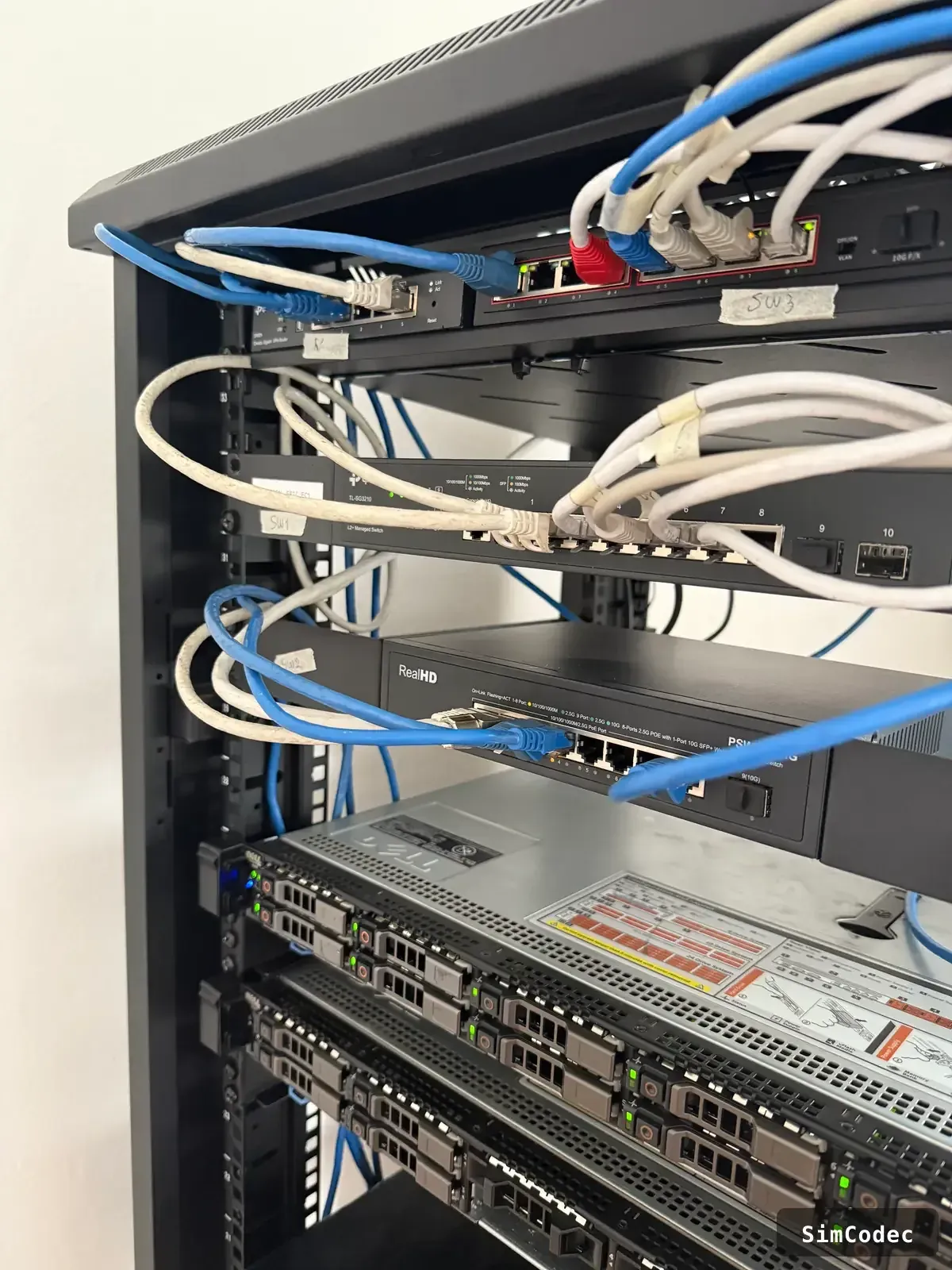 Rack cable combing