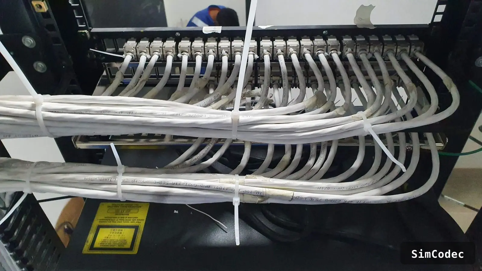 Combed and labeled cabling